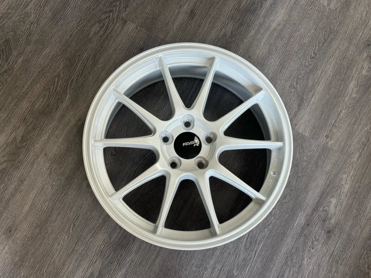Fast Wheels FC08 18x8.0 5x120mm ET40 CB72.6mm Pearl White