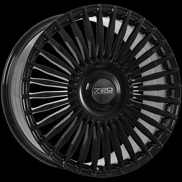 720 Infinity 22x9.5 + 35 66.6 Gloss Black / Pirelli