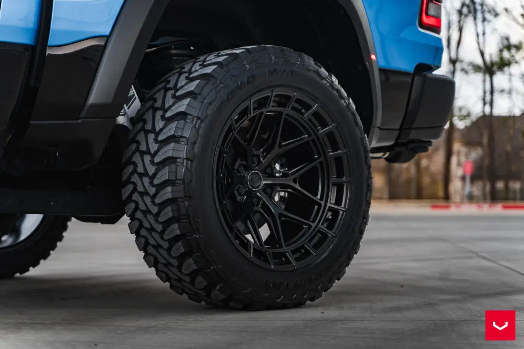 Vossen HFX-1 20x9.5 / 6x139.7 / + 15 / 106.1 CB / Deep